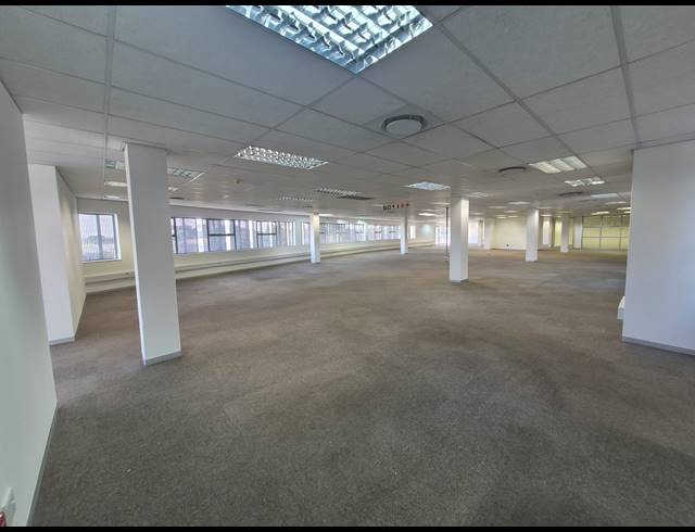 2,119M² OFFICE TO LET IN WOODMEAD